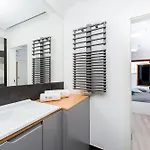 Bed&bath Modern Old Town Apartment