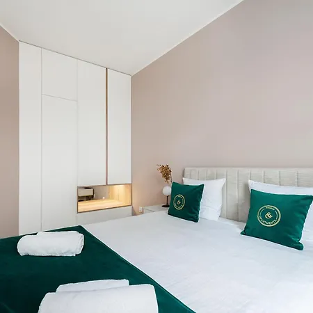 Bed&bath Modern Old Town דירה