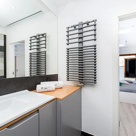 Bed&bath Modern Old Town דירה
